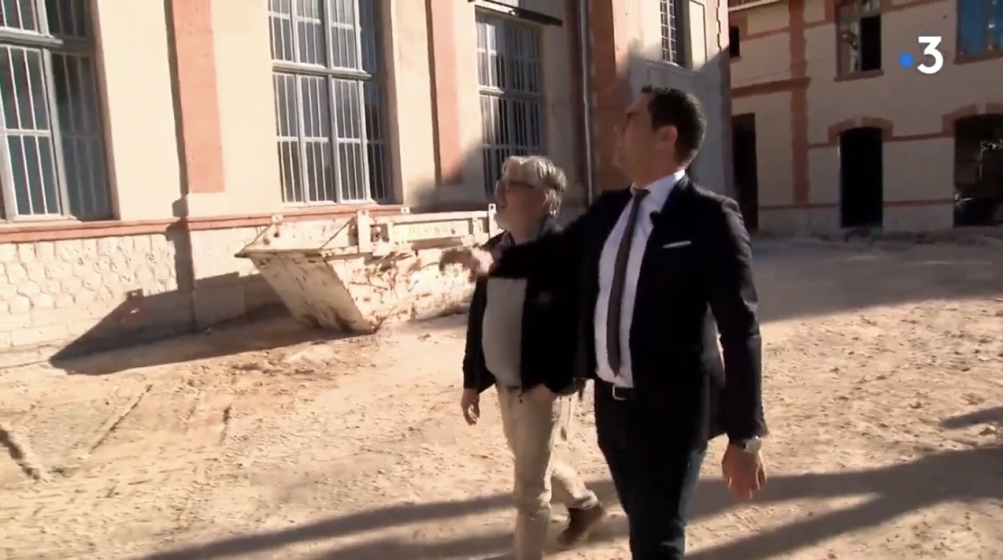 Capture d'écran France 3 - Visite du chantier Marcel Pagnol à Allauch avec Nicolas Pagnol et Lionel de Cala